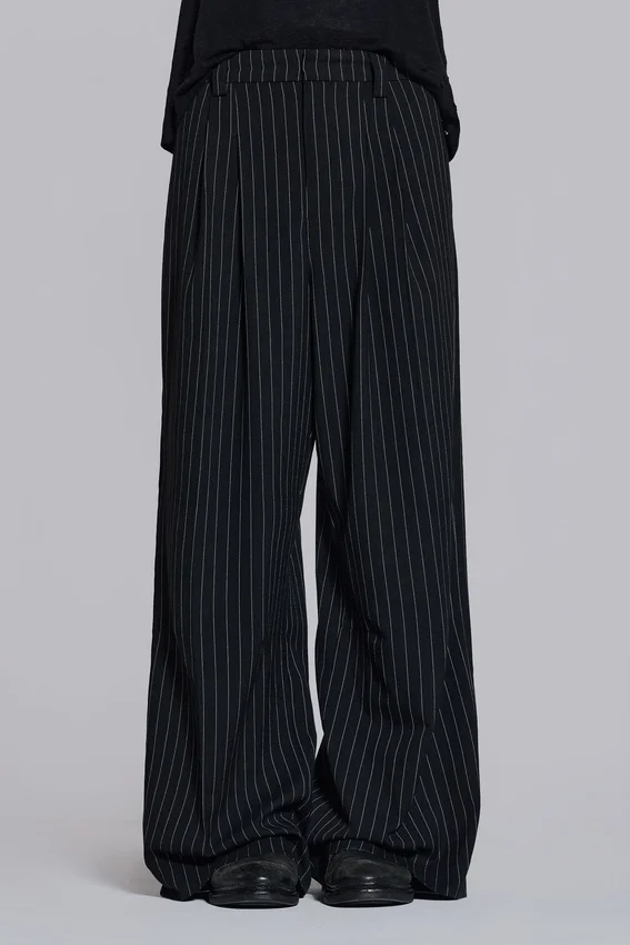 Pantalon de costume Goliath à fines rayures noires