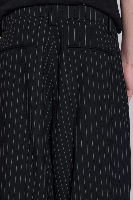 Pantalon de costume Goliath à fines rayures noires