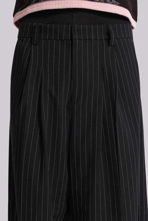 Pantalon de costume Goliath à fines rayures noires