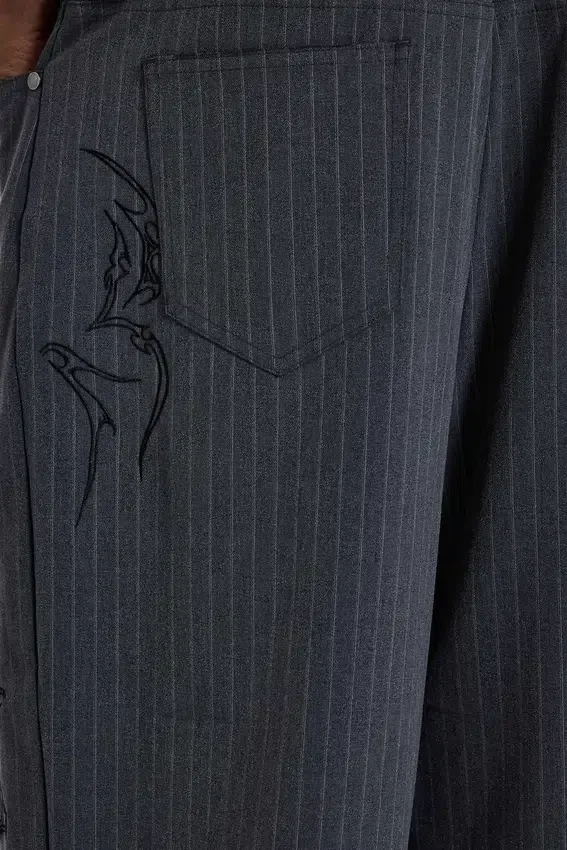 Pantalon de costume Goliath à fines rayures « Tattoo »
