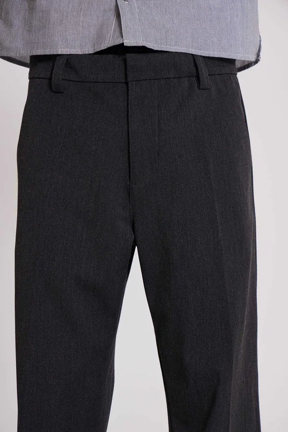 Pantalon de costume gris bootcut à coupe évasée