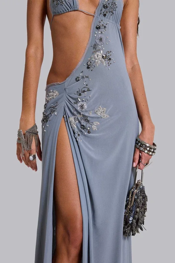 Robe longue asymétrique Brisa ornée de perles cousues à la main