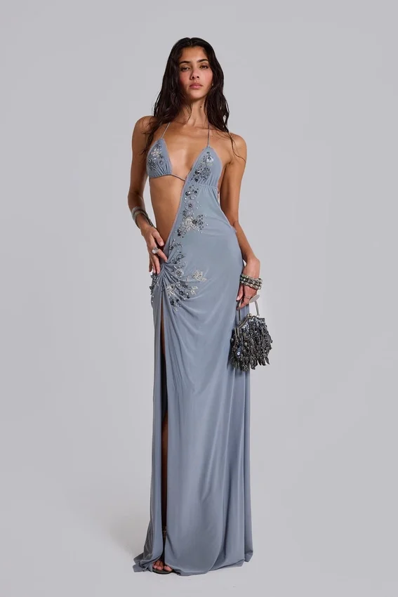 Robe longue asymétrique Brisa ornée de perles cousues à la main