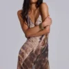 Robe longue en mousseline à col bénitier et dos nu « Alameda » métallisée