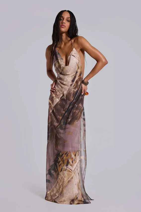 Robe longue en mousseline à col bénitier et dos nu « Alameda » métallisée