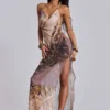Robe longue en mousseline à col bénitier et dos nu « Alameda » métallisée