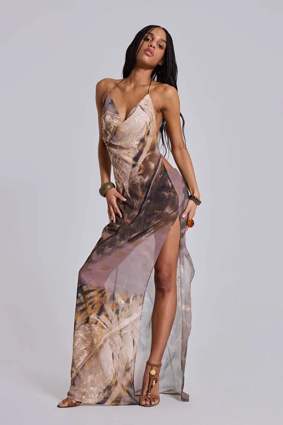 Robe longue en mousseline à col bénitier et dos nu « Alameda » métallisée