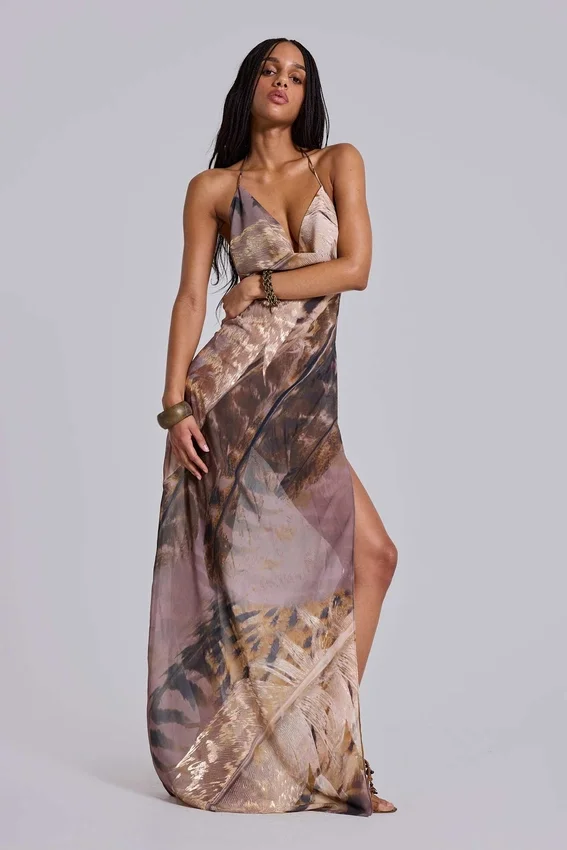 Robe longue en mousseline à col bénitier et dos nu « Alameda » métallisée