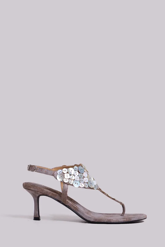 Sandales à talons Azaela avec boutons métalliques