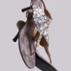 Sandales à talons Azaela avec boutons métalliques
