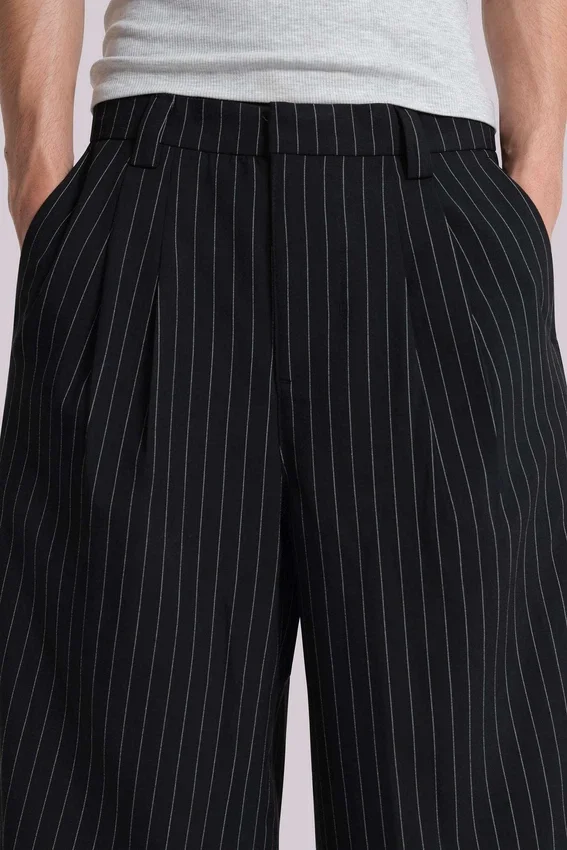 Short baggy Goliath noir à fines rayures