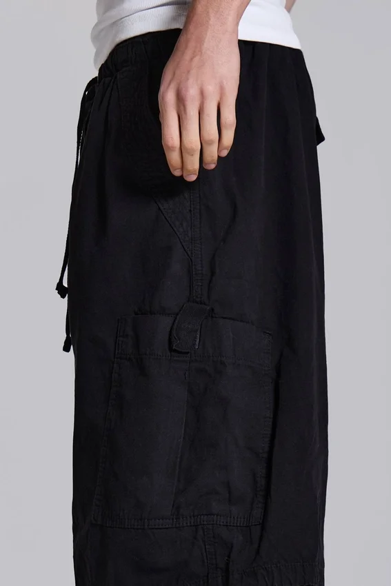 Short cargo baggy noir « Parachute Cargo »
