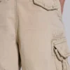 Short cargo couleur sable