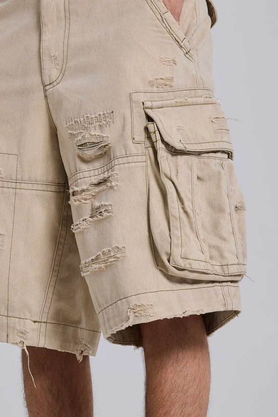 Short cargo couleur sable