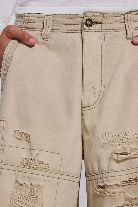 Short cargo couleur sable