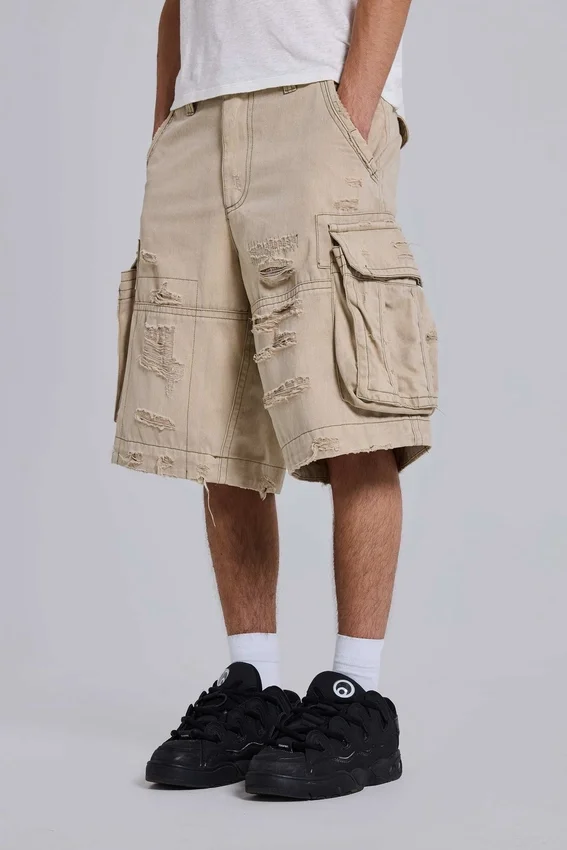 Short cargo couleur sable