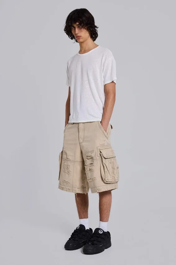 Short cargo couleur sable