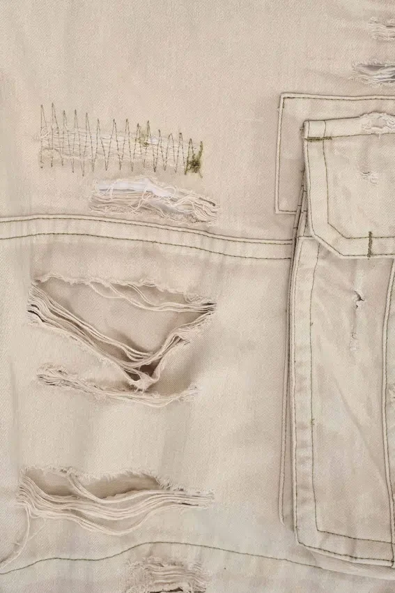 Short cargo couleur sable