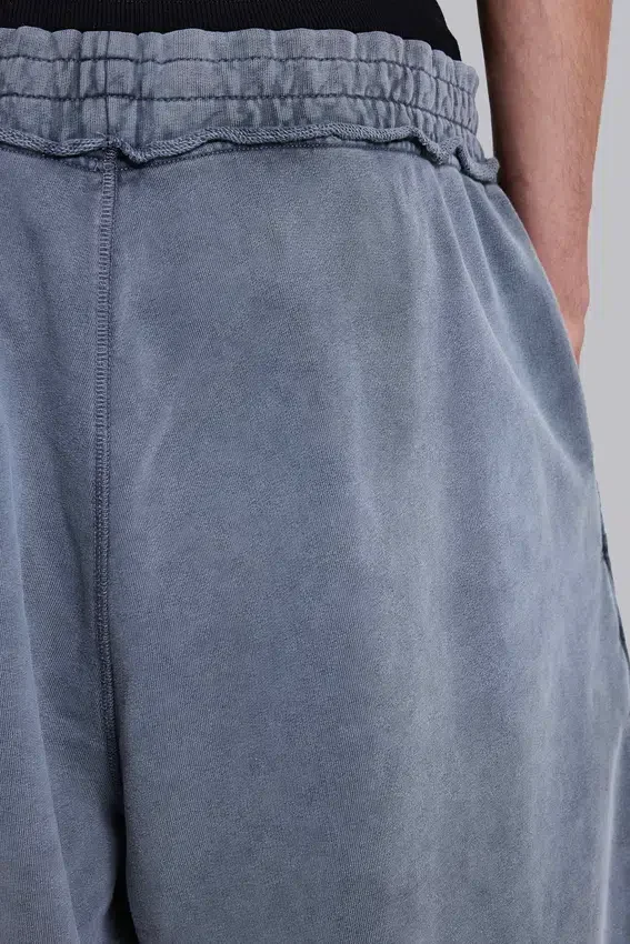 Short de jogging « Monster » gris délavé à rayures sportives