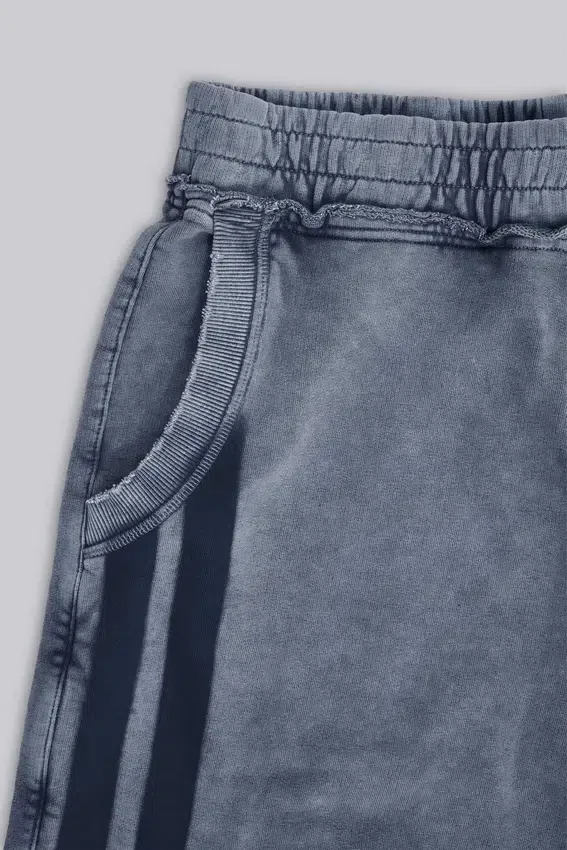 Short de jogging « Monster » gris délavé à rayures sportives
