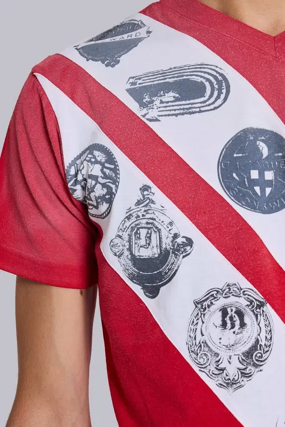 T-shirt à col en V « Crest »