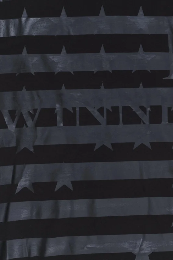 T-shirt à col en V « Winner »
