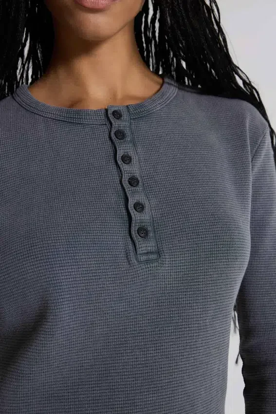 T-shirt Henley en tissu gaufré gris anthracite