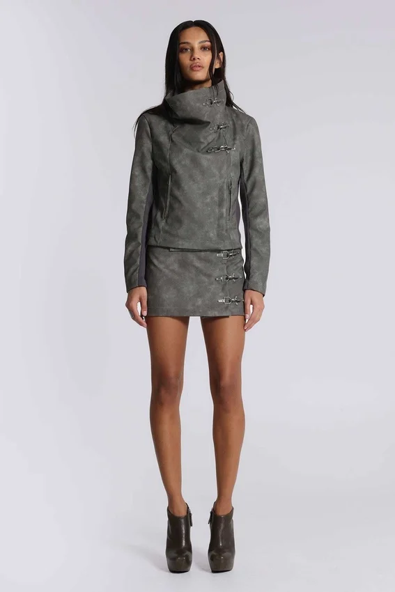 Veste à col entonnoir en cuir synthétique Cera Clasp