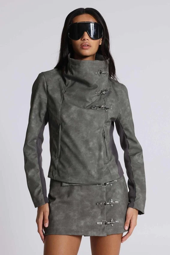Veste à col entonnoir en cuir synthétique Cera Clasp