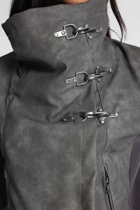 Veste à col entonnoir en cuir synthétique Cera Clasp