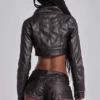 Mini-short en cuir synthétique style militaire Alektra