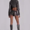 Mini-short en cuir synthétique style militaire Alektra