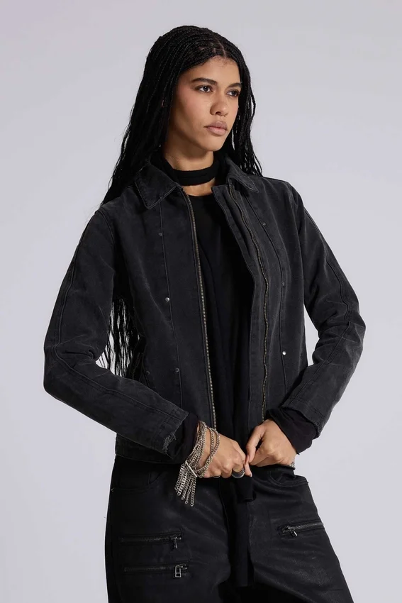 Veste en denim à clous